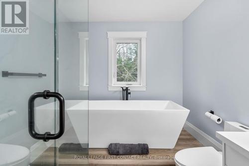 30 Golf Course Road, Bracebridge, ON - Indoor Photo Showing Bathroom