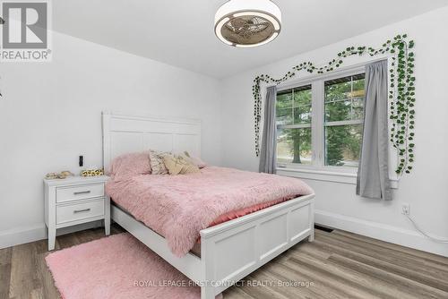 30 Golf Course Road, Bracebridge, ON - Indoor Photo Showing Bedroom