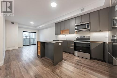 3120 Regional Road 56 Unit# 130, Binbrook, ON - Indoor Photo Showing Kitchen With Upgraded Kitchen