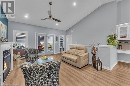 285 South Pelham Road, Welland, ON - Indoor Photo Showing Living Room With Fireplace