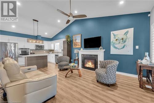 285 South Pelham Road, Welland, ON - Indoor Photo Showing Living Room With Fireplace