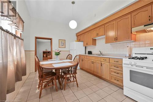 175 Victoria Avenue N, Hamilton, ON - Indoor Photo Showing Kitchen