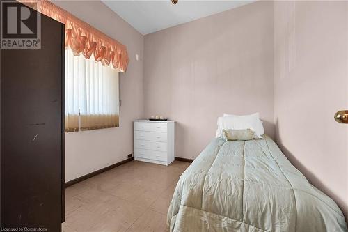 175 Victoria Avenue N, Hamilton, ON - Indoor Photo Showing Bedroom