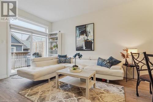 18 South Coast Circle, Crystal Beach, ON - Indoor Photo Showing Living Room