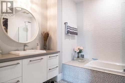 181 James Street N Unit# Ph6, Hamilton, ON - Indoor Photo Showing Bathroom