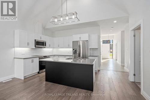 13 - 63 Compass Trail, Central Elgin (Port Stanley), ON - Indoor Photo Showing Kitchen With Upgraded Kitchen