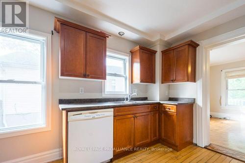 137 Foster Avenue, Belleville, ON - Indoor Photo Showing Kitchen