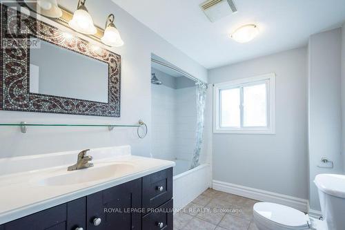 137 Foster Avenue, Belleville, ON - Indoor Photo Showing Bathroom