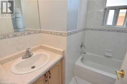 29 Sherman Avenue S Unit# 6, Hamilton, ON - Indoor Photo Showing Bathroom