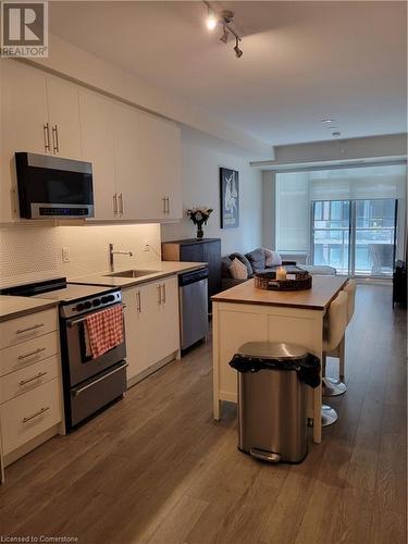 212 King William Street Unit# 913, Hamilton, ON - Indoor Photo Showing Kitchen