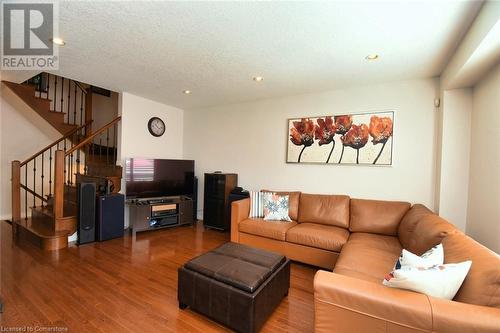 15 Clement Drive, Stoney Creek, ON - Indoor Photo Showing Living Room