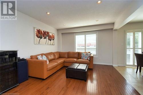 15 Clement Drive, Stoney Creek, ON - Indoor Photo Showing Living Room