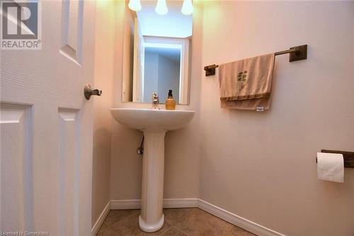 15 Clement Drive, Stoney Creek, ON - Indoor Photo Showing Bathroom