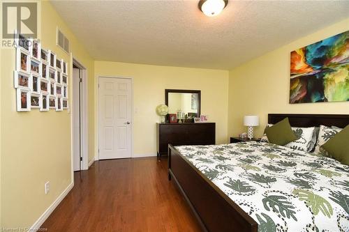 15 Clement Drive, Stoney Creek, ON - Indoor Photo Showing Bedroom