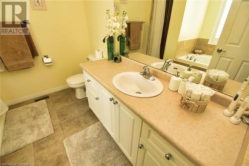 15 Clement Drive, Stoney Creek, ON - Indoor Photo Showing Bathroom