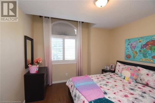 15 Clement Drive, Stoney Creek, ON - Indoor Photo Showing Bedroom