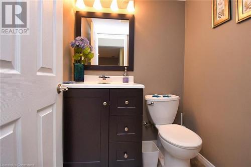 15 Clement Drive, Stoney Creek, ON - Indoor Photo Showing Bathroom