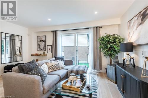 50 Woodman Drive N, Hamilton, ON - Indoor Photo Showing Living Room