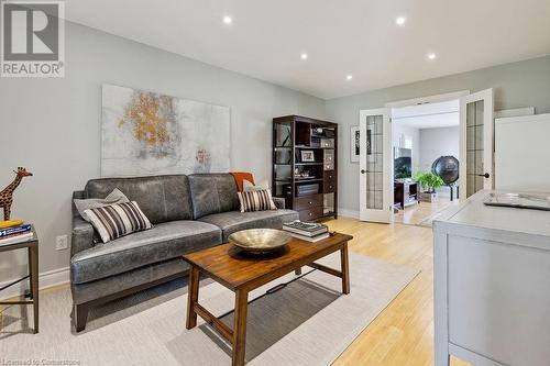 574 Tomahawk Crescent, Ancaster, ON - Indoor Photo Showing Living Room