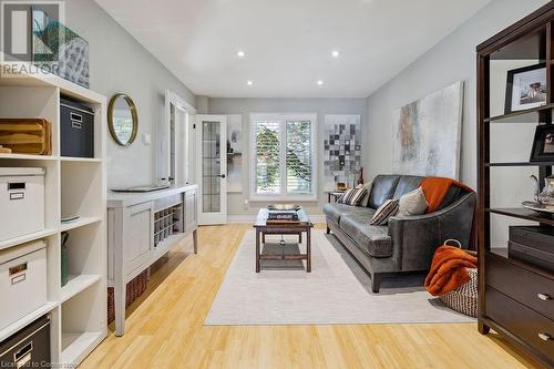 574 Tomahawk Crescent, Ancaster, ON - Indoor Photo Showing Living Room