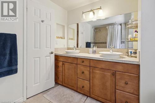 574 Tomahawk Crescent, Ancaster, ON - Indoor Photo Showing Bathroom