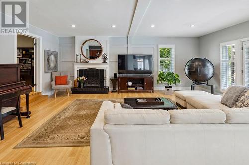 574 Tomahawk Crescent, Ancaster, ON - Indoor Photo Showing Living Room With Fireplace