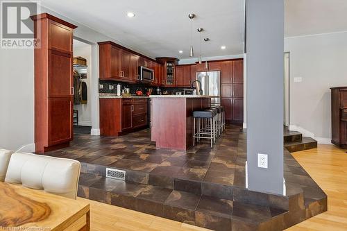 574 Tomahawk Crescent, Ancaster, ON - Indoor Photo Showing Kitchen