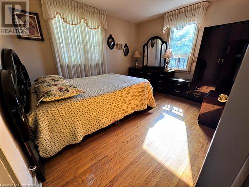 826 Mohawk Road E, Hamilton, ON - Indoor Photo Showing Bedroom