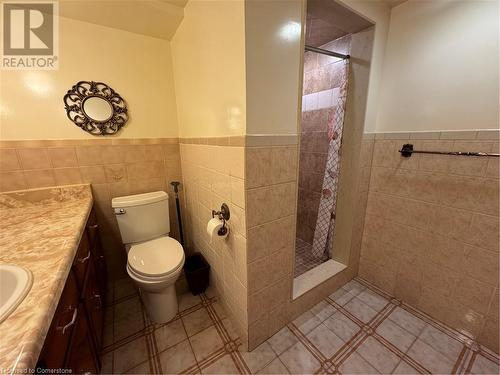 826 Mohawk Road E, Hamilton, ON - Indoor Photo Showing Bathroom