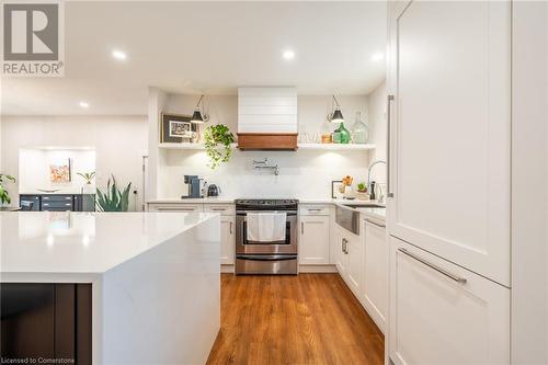 898 Partridge Drive, Burlington, ON - Indoor Photo Showing Kitchen With Upgraded Kitchen