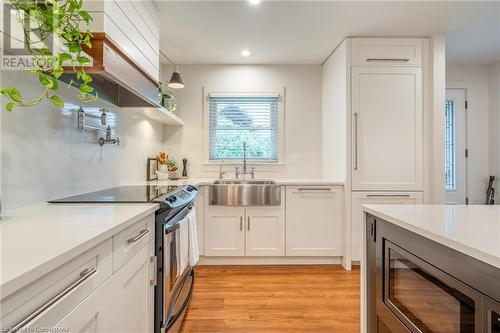 898 Partridge Drive, Burlington, ON - Indoor Photo Showing Kitchen With Upgraded Kitchen