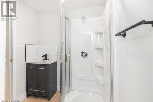 583 John Street N, Hamilton, ON - Indoor Photo Showing Bathroom