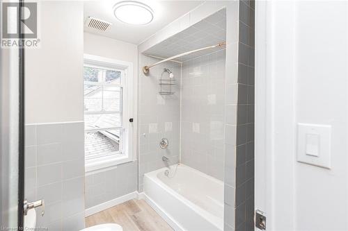 583 John Street N, Hamilton, ON - Indoor Photo Showing Bathroom