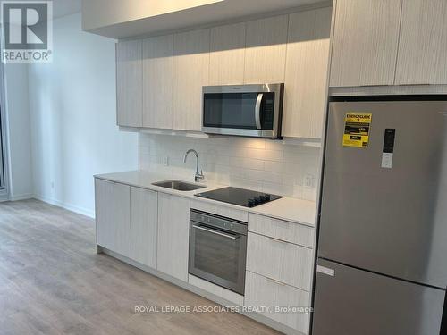 106 - 36 Forest Manor Road, Toronto, ON - Indoor Photo Showing Kitchen