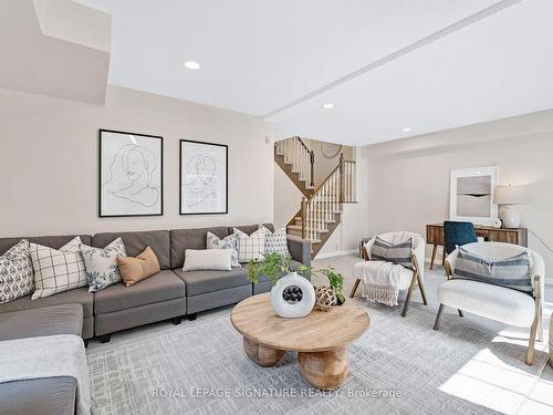 187 Hollywood Ave, Toronto, ON - Indoor Photo Showing Living Room