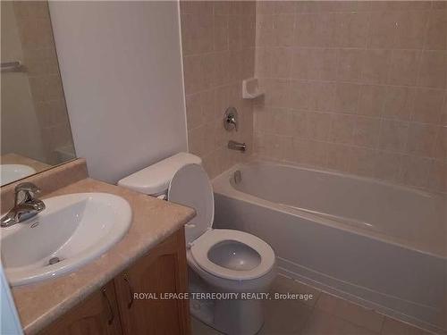 40-17 Island Rd, Toronto, ON - Indoor Photo Showing Bathroom