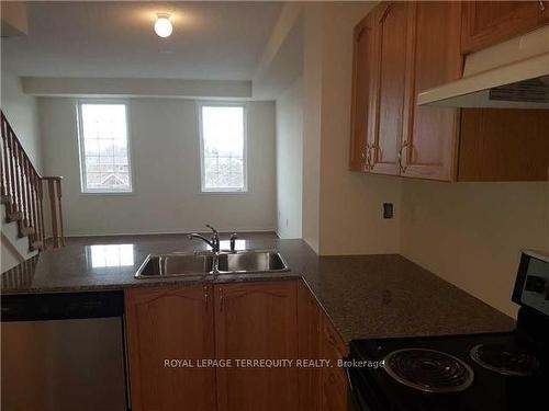 40-17 Island Rd, Toronto, ON - Indoor Photo Showing Kitchen With Double Sink