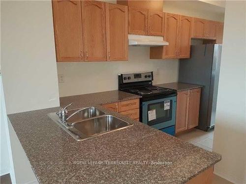 40-17 Island Rd, Toronto, ON - Indoor Photo Showing Kitchen With Double Sink