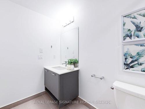 216-2300 St Claire Ave W, Toronto, ON - Indoor Photo Showing Bathroom