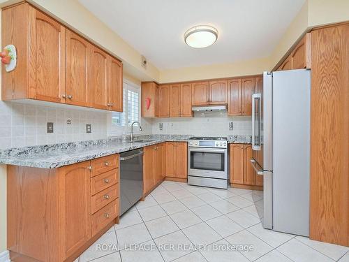 344 Landsbridge St, Caledon, ON - Indoor Photo Showing Kitchen