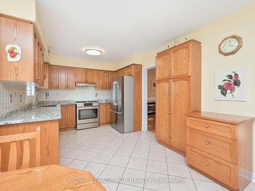 344 Landsbridge St, Caledon, ON - Indoor Photo Showing Kitchen