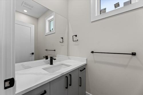 1682 Harbour View Crescent, West Kelowna, BC - Indoor Photo Showing Bathroom