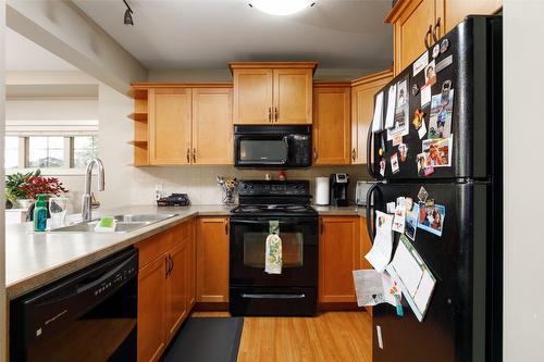 113-515 Gerstmar Road, Kelowna, BC - Indoor Photo Showing Kitchen With Double Sink