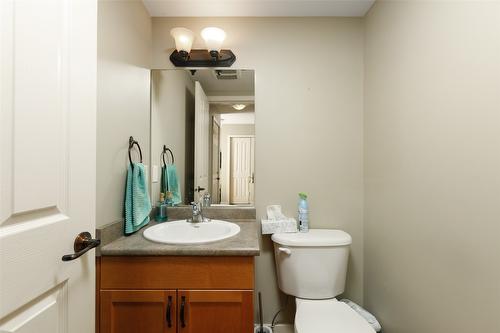 113-515 Gerstmar Road, Kelowna, BC - Indoor Photo Showing Bathroom