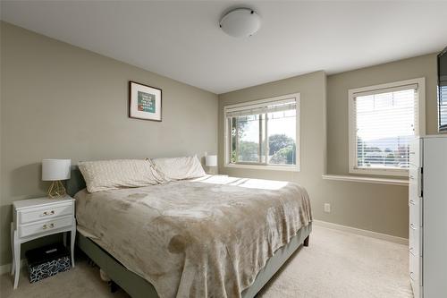 113-515 Gerstmar Road, Kelowna, BC - Indoor Photo Showing Bedroom