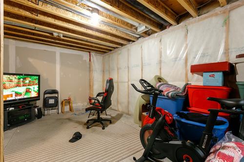 113-515 Gerstmar Road, Kelowna, BC - Indoor Photo Showing Basement