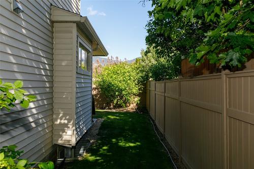 113-515 Gerstmar Road, Kelowna, BC - Outdoor