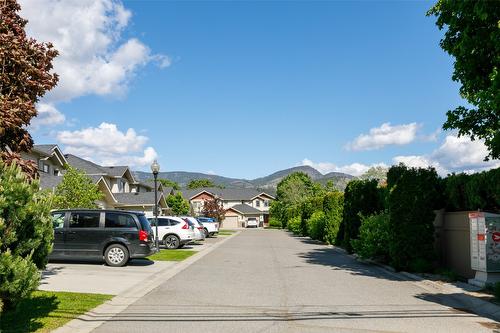 113-515 Gerstmar Road, Kelowna, BC - Outdoor With Facade