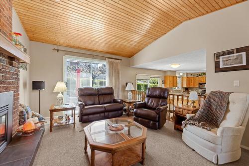 2189 Michelle Crescent, West Kelowna, BC - Indoor Photo Showing Living Room With Fireplace