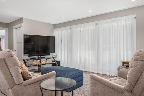 1617 Eagle Rock Road, Armstrong, BC - Indoor Photo Showing Living Room